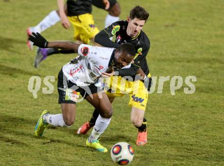 Fussball tipico Bundesliga. RZ Pellets WAC gegen Cashpoint SCR Altach. Issiaka Ouedraogo,  (WAC), Benedikt Zech (Altach). Lavanttal Arena, am 1.3.2016.
Foto: Kuess
---
pressefotos, pressefotografie, kuess, qs, qspictures, sport, bild, bilder, bilddatenbank