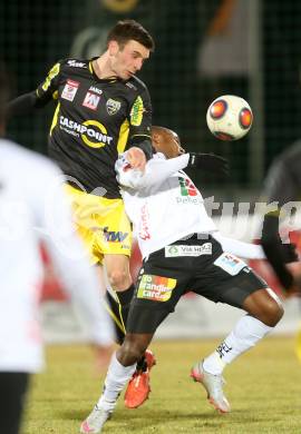 Fussball tipico Bundesliga. RZ Pellets WAC gegen Cashpoint SCR Altach. De Oliveira Silvio Carlos, (WAC),  Stefan Umjenovic (Altach). Lavanttal Arena, am 1.3.2016.
Foto: Kuess
---
pressefotos, pressefotografie, kuess, qs, qspictures, sport, bild, bilder, bilddatenbank