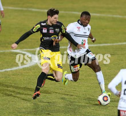 Fussball tipico Bundesliga. RZ Pellets WAC gegen Cashpoint SCR Altach. Issiaka Ouedraogo,  (WAC), Benedikt Zech (Altach). Lavanttal Arena, am 1.3.2016.
Foto: Kuess
---
pressefotos, pressefotografie, kuess, qs, qspictures, sport, bild, bilder, bilddatenbank