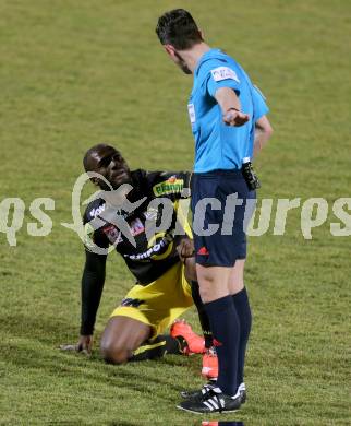 Fussball tipico Bundesliga. RZ Pellets WAC gegen Cashpoint SCR Altach. Ngwat Mahop Louis Clement,  (Altach), Schiedsrichter Alexander Harkam. Lavanttal Arena, am 1.3.2016.
Foto: Kuess
---
pressefotos, pressefotografie, kuess, qs, qspictures, sport, bild, bilder, bilddatenbank