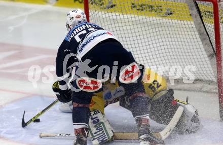 EBEL. Eishockey Bundesliga. EC VSV gegen UPC Vienna Capitals. Rick Schofield, (VSV), Nathan Lawson (Caps). Villach, am 4.3.2016.
Foto: Kuess 


---
pressefotos, pressefotografie, kuess, qs, qspictures, sport, bild, bilder, bilddatenbank