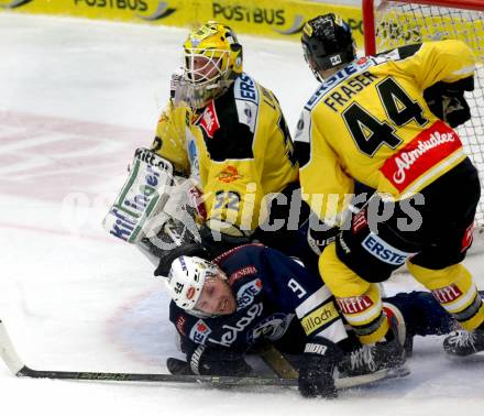 EBEL. Eishockey Bundesliga. EC VSV gegen UPC Vienna Capitals. Dustin Johner, (VSV), Nathan Lawson, Jamie Fraser  (Caps). Villach, am 4.3.2016.
Foto: Kuess 


---
pressefotos, pressefotografie, kuess, qs, qspictures, sport, bild, bilder, bilddatenbank