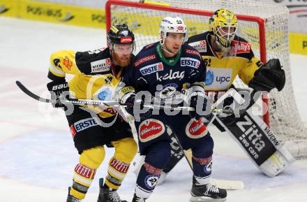 EBEL. Eishockey Bundesliga. EC VSV gegen UPC Vienna Capitals. Mark Santorelli,  (VSV), Jamie Fraser, Nathan Lawson (Caps). Villach, am 4.3.2016.
Foto: Kuess 


---
pressefotos, pressefotografie, kuess, qs, qspictures, sport, bild, bilder, bilddatenbank