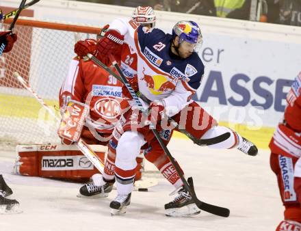 EBEL. Eishockey Bundesliga. KAC gegen EC Red Bull Salzburg. Rene Swette, (KAC), Daniel Welser (Salzburg). Klagenfurt, am 8.3.2016.
Foto: Kuess

---
pressefotos, pressefotografie, kuess, qs, qspictures, sport, bild, bilder, bilddatenbank