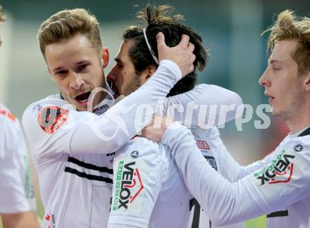 Fussball tipico Bundesliga. RZ Pellets WAC gegen FC Red Bull Salzburg. Torjubel Ynclan Pajares Jacobo Maria, Marc Andre Schmerboeck, (WAC). Lavanttal Arena Wolfsberg, am 12.3.2016.
Foto: Kuess
---
pressefotos, pressefotografie, kuess, qs, qspictures, sport, bild, bilder, bilddatenbank