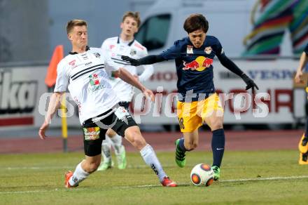 Fussball tipico Bundesliga. RZ Pellets WAC gegen FC Red Bull Salzburg. Daniel Drescher,  (WAC), Takumi Minamino (Salzburg). Lavanttal Arena Wolfsberg, am 12.3.2016.
Foto: Kuess
---
pressefotos, pressefotografie, kuess, qs, qspictures, sport, bild, bilder, bilddatenbank