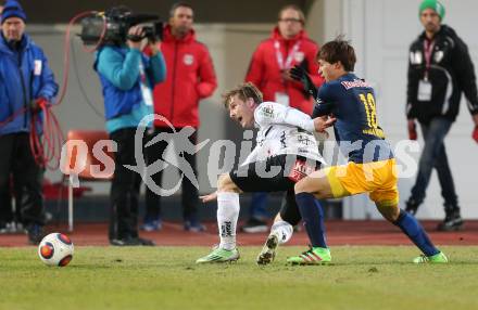 Fussball tipico Bundesliga. RZ Pellets WAC gegen FC Red Bull Salzburg. Marc Andre Schmerboeck, (WAC),  Takumi Minamino (Salzburg). Lavanttal Arena Wolfsberg, am 12.3.2016.
Foto: Kuess
---
pressefotos, pressefotografie, kuess, qs, qspictures, sport, bild, bilder, bilddatenbank