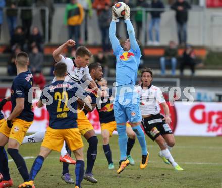 Fussball tipico Bundesliga. RZ Pellets WAC gegen FC Red Bull Salzburg. Daniel Drescher,  (WAC), Alexander Walke (Salzburg). Lavanttal Arena Wolfsberg, am 12.3.2016.
Foto: Kuess
---
pressefotos, pressefotografie, kuess, qs, qspictures, sport, bild, bilder, bilddatenbank