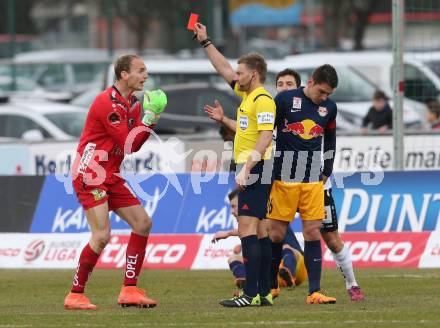 Fussball tipico Bundesliga. RZ Pellets WAC gegen FC Red Bull Salzburg. Alexander Kofler, (WAC), Schiedsrichter Manuel Schuettengruber. Lavanttal Arena Wolfsberg, am 12.3.2016.
Foto: Kuess
---
pressefotos, pressefotografie, kuess, qs, qspictures, sport, bild, bilder, bilddatenbank