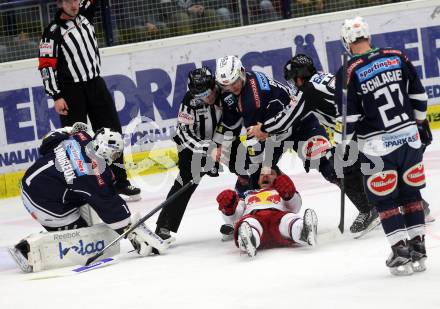 EBEL. Eishockey Bundesliga. EC VSV gegen EC Red Bull Salzburg. Stefan Bacher, Jean-Philippe Lamoureux (VSV), Brett Sterling, (Salzburg). Villach, am 15.3.2016.
Foto: Kuess 


---
pressefotos, pressefotografie, kuess, qs, qspictures, sport, bild, bilder, bilddatenbank