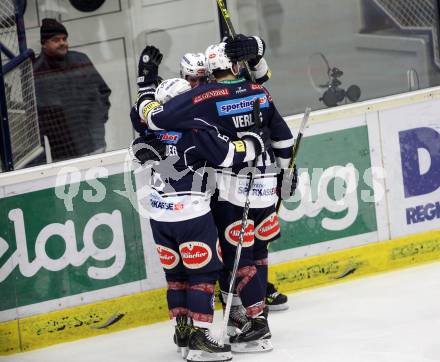 EBEL. Eishockey Bundesliga. EC VSV gegen EC Red Bull Salzburg. Torjubel Gerhard Unterluggauer, Ziga Pance, Miha Verlic (VSV). Villach, am 15.3.2016.
Foto: Kuess 


---
pressefotos, pressefotografie, kuess, qs, qspictures, sport, bild, bilder, bilddatenbank