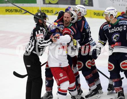 EBEL. Eishockey Bundesliga. EC VSV gegen EC Red Bull Salzburg. Dustin Johner,  (VSV), Brett Sterling (Salzburg). Villach, am 15.3.2016.
Foto: Kuess 


---
pressefotos, pressefotografie, kuess, qs, qspictures, sport, bild, bilder, bilddatenbank