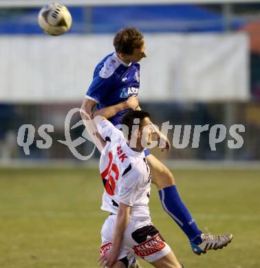 Fussball Kaerntner Liga. SAK gegen ATSV Wolfsberg. Dejan Podbreznik,  (SAK), Fabian Hafner (Wolfsberg). Welzenegg, am 18.3.2016.
Foto: Kuess
---
pressefotos, pressefotografie, kuess, qs, qspictures, sport, bild, bilder, bilddatenbank