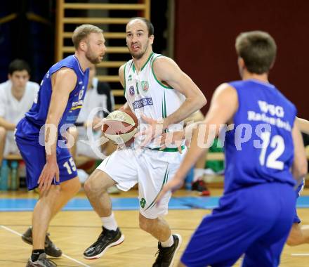 Basketball 2. Bundesliga 2015/16 VF Spiel 1. KOS Celovec gegen Radenthein Garnets. Jakob Strazar,  (KOS Celovec), Jure Misic, Luka Zavrsnik (Radenthein). Klagenfurt, 19.3.2016.
Foto: Kuess
---
pressefotos, pressefotografie, kuess, qs, qspictures, sport, bild, bilder, bilddatenbank