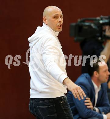 Basketball 2. Bundesliga 2015/16 VF Spiel 1. KOS Celovec gegen Radenthein Garnets. Trainer Rok Zupan (KOS Celovec). Klagenfurt, 19.3.2016.
Foto: Kuess
---
pressefotos, pressefotografie, kuess, qs, qspictures, sport, bild, bilder, bilddatenbank