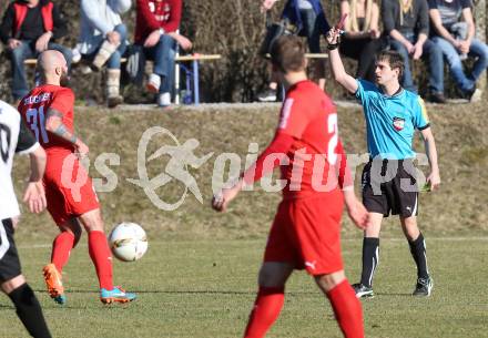 Fussball Kaerntner Liga. ATUS Ferlach gegen Maria Saal. Stephan Mathias Stueckler,  (Ferlach), Schiedsrichter Marco Schlacher. Ferlach, am 19.3.2016.
Foto: Kuess
---
pressefotos, pressefotografie, kuess, qs, qspictures, sport, bild, bilder, bilddatenbank