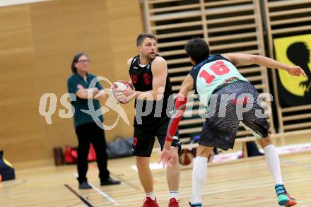 Basketball 2. Bundesliga 2015/16 Playoff Viertelfinale 1.Spiel. Villach Raiders gegen Mistelbach Mustangs. Marko Kolaric,  (Villach), Ondrej Dygryn (Mistelbach). Villach, 20.3.2016.
Foto: Kuess
---
pressefotos, pressefotografie, kuess, qs, qspictures, sport, bild, bilder, bilddatenbank