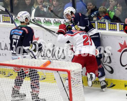 EBEL. Eishockey Bundesliga. EC VSV gegen EC Red Bull Salzburg. Stefan Bacher, (VSV), Brett Sterling  (Salzburg). Villach, am 24.3.2016.
Foto: Kuess 


---
pressefotos, pressefotografie, kuess, qs, qspictures, sport, bild, bilder, bilddatenbank