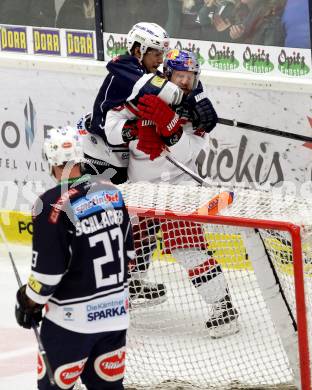 EBEL. Eishockey Bundesliga. EC VSV gegen EC Red Bull Salzburg. Stefan Bacher,(VSV),  Brett Sterling  (Salzburg). Villach, am 24.3.2016.
Foto: Kuess 


---
pressefotos, pressefotografie, kuess, qs, qspictures, sport, bild, bilder, bilddatenbank