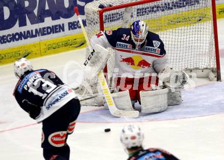 EBEL. Eishockey Bundesliga. EC VSV gegen EC Red Bull Salzburg. Ziga Pance, (VSV), Juuso Riksman (Salzburg). Villach, am 24.3.2016.
Foto: Kuess 


---
pressefotos, pressefotografie, kuess, qs, qspictures, sport, bild, bilder, bilddatenbank