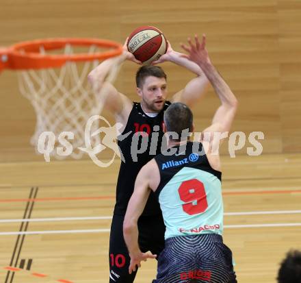 Basketball 2. Bundesliga 2015/16 Playoff Viertelfinale 1.Spiel. Villach Raiders gegen Mistelbach Mustangs. Ales Primc, (Villach), Ondrej Dygryn  (Mistelbach). Villach, 20.3.2016.
Foto: Kuess
---
pressefotos, pressefotografie, kuess, qs, qspictures, sport, bild, bilder, bilddatenbank