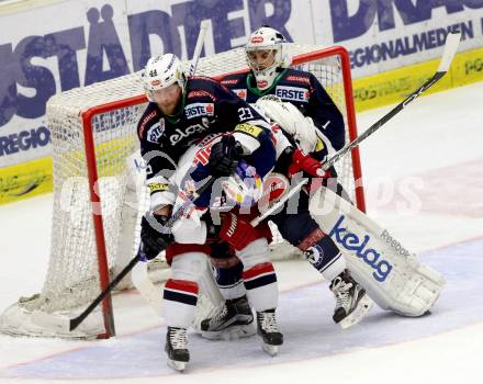 EBEL. Eishockey Bundesliga. EC VSV gegen EC Red Bull Salzburg. Markus Schlacher, Jean Philippe Lamoureux (VSV), Brett Sterling, (Salzburg). Villach, am 24.3.2016.
Foto: Kuess 


---
pressefotos, pressefotografie, kuess, qs, qspictures, sport, bild, bilder, bilddatenbank