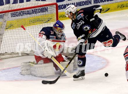 EBEL. Eishockey Bundesliga. EC VSV gegen EC Red Bull Salzburg. Peter Weihager, (VSV), Juuso Riskman  (Salzburg). Villach, am 24.3.2016.
Foto: Kuess 


---
pressefotos, pressefotografie, kuess, qs, qspictures, sport, bild, bilder, bilddatenbank