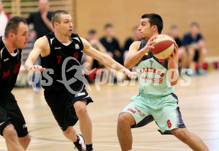 Basketball 2. Bundesliga 2015/16 Playoff Viertelfinale 1.Spiel. Villach Raiders gegen Mistelbach Mustangs. Jonathan Dielacher, (Villach), Amis Servuts  (Mistelbach). Villach, 20.3.2016.
Foto: Kuess
---
pressefotos, pressefotografie, kuess, qs, qspictures, sport, bild, bilder, bilddatenbank