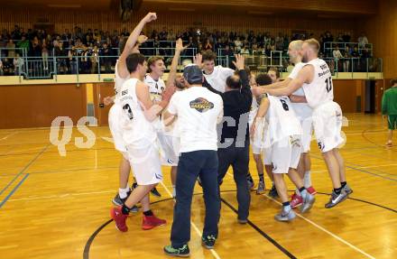 Basketball 2. Bundesliga. Viertelfinale. WSG Radenthein Garnets gegen KOS Celovec. Jubel Radenthein. Radenthein, am 26.3.2016.
Foto: Kuess
---
pressefotos, pressefotografie, kuess, qs, qspictures, sport, bild, bilder, bilddatenbank