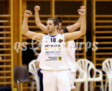 Basketball 2. Bundesliga. Viertelfinale. WSG Radenthein Garnets gegen KOS Celovec. Jubel Matej Pirija (Radenthein). Radenthein, am 26.3.2016.
Foto: Kuess
---
pressefotos, pressefotografie, kuess, qs, qspictures, sport, bild, bilder, bilddatenbank