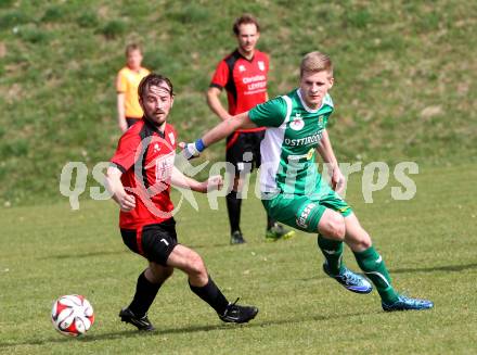 Fussball. Kaernter Liga. Maria Saal gegen Lienz . Roland Krenn  (Maria Saal),  Jonas Warmuth (Lienz). Maria Saal, 2.4.2016. 
Foto: Kuess
---
pressefotos, pressefotografie, kuess, qs, qspictures, sport, bild, bilder, bilddatenbank