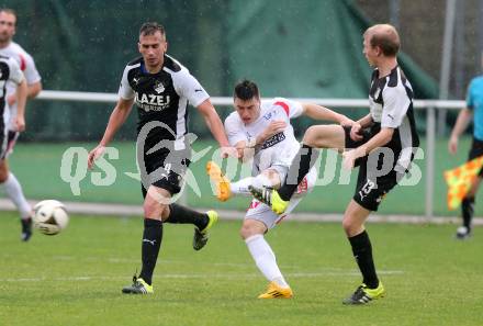 Fussball Kaerntner Liga. SAK gegen Bleiburg. Tadej Zagar Knez, (SAK),   Miroslav Grbic, Dejan Verdel (Bleiburg). Welzenegg, am 8.4.2016.
Foto: Kuess
---
pressefotos, pressefotografie, kuess, qs, qspictures, sport, bild, bilder, bilddatenbank