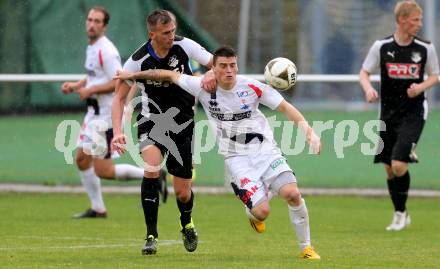 Fussball Kaerntner Liga. SAK gegen Bleiburg. Tadej Zagar Knez,  (SAK),  Miroslav Grbic (Bleiburg). Welzenegg, am 8.4.2016.
Foto: Kuess
---
pressefotos, pressefotografie, kuess, qs, qspictures, sport, bild, bilder, bilddatenbank