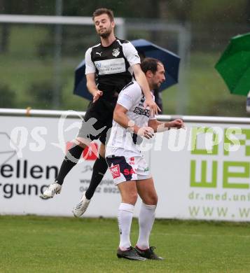 Fussball Kaerntner Liga. SAK gegen Bleiburg. Marjan Kropiunik, (SAK), Andreas  Alberto Gligor (Bleiburg). Welzenegg, am 8.4.2016.
Foto: Kuess
---
pressefotos, pressefotografie, kuess, qs, qspictures, sport, bild, bilder, bilddatenbank