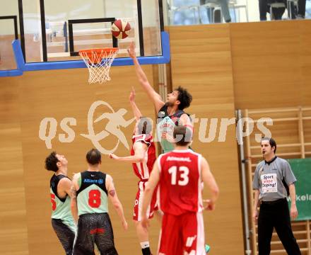 Basketball 2. Bundesliga 2015/16 Playoff Halbfinale 2.Spiel. Villach Raiders gegen St. Poelten Dragons. Simon Finzgar, Nino Gross, Marko Kolaric (Villach), Roman Jagsch (St. Poelten). Villach, 9.4.2016.
Foto: Kuess
---
pressefotos, pressefotografie, kuess, qs, qspictures, sport, bild, bilder, bilddatenbank