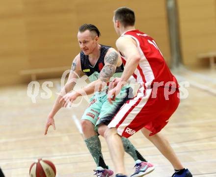 Basketball 2. Bundesliga 2015/16 Playoff Halbfinale 2.Spiel. Villach Raiders gegen St. Poelten Dragons. Nino Gross (Villach), Andreas Bauch (St. Poelten). Villach, 9.4.2016.
Foto: Kuess
---
pressefotos, pressefotografie, kuess, qs, qspictures, sport, bild, bilder, bilddatenbank