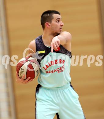 Basketball 2. Bundesliga 2015/16 Playoff Halbfinale 2.Spiel. Villach Raiders gegen St. Poelten Dragons. Jonathan Dielacher (Villach). Villach, 9.4.2016.
Foto: Kuess
---
pressefotos, pressefotografie, kuess, qs, qspictures, sport, bild, bilder, bilddatenbank