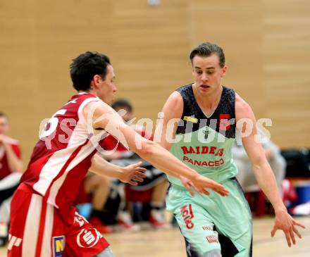 Basketball 2. Bundesliga 2015/16 Playoff Halbfinale 2.Spiel. Villach Raiders gegen St. Poelten Dragons. Julian Hartl, (Villach), Hannes Obermann  (St. Poelten). Villach, 9.4.2016.
Foto: Kuess
---
pressefotos, pressefotografie, kuess, qs, qspictures, sport, bild, bilder, bilddatenbank