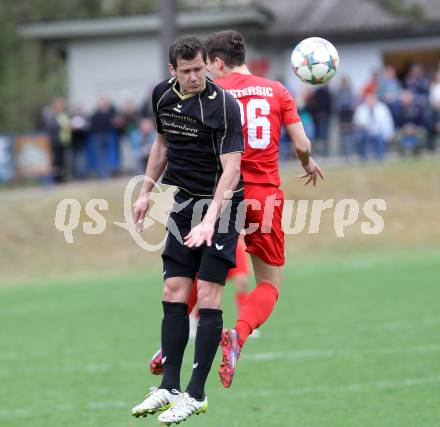 Fussball. Kaerntner Liga. Atus Ferlach gegen Koettmannsdorf. Martin Sustersic (Ferlach), Christoph Pibal (Koettmannsdorf). Ferlach, 9.4.2016.
Foto: Kuess
---
pressefotos, pressefotografie, kuess, qs, qspictures, sport, bild, bilder, bilddatenbank