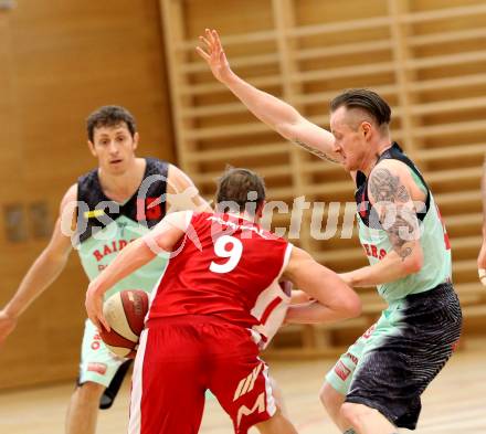 Basketball 2. Bundesliga 2015/16 Playoff Halbfinale 2.Spiel. Villach Raiders gegen St. Poelten Dragons. Nino Gross, (Villach), Roman Jagsch  (St. Poelten). Villach, 9.4.2016.
Foto: Kuess
---
pressefotos, pressefotografie, kuess, qs, qspictures, sport, bild, bilder, bilddatenbank