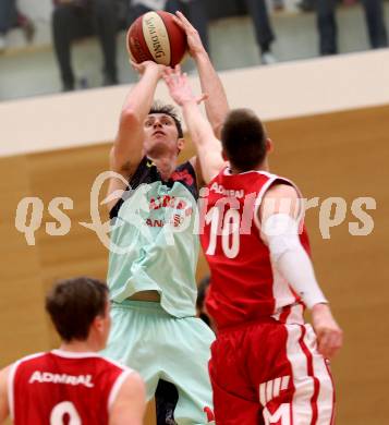 Basketball 2. Bundesliga 2015/16 Playoff Halbfinale 2.Spiel. Villach Raiders gegen St. Poelten Dragons. Simon Finzgar,   (Villach), Andreas Bauch (St. Poelten). Villach, 9.4.2016.
Foto: Kuess
---
pressefotos, pressefotografie, kuess, qs, qspictures, sport, bild, bilder, bilddatenbank