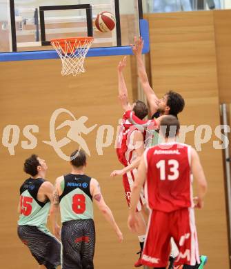 Basketball 2. Bundesliga 2015/16 Playoff Halbfinale 2.Spiel. Villach Raiders gegen St. Poelten Dragons. Simon Finzgar, Nino Gross, Marko Kolaric (Villach), Roman Jagsch (St. Poelten). Villach, 9.4.2016.
Foto: Kuess
---
pressefotos, pressefotografie, kuess, qs, qspictures, sport, bild, bilder, bilddatenbank