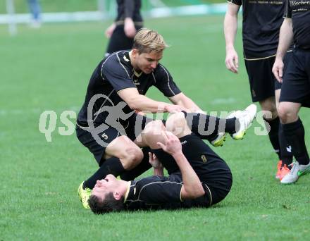 Fussball. Kaerntner Liga. Atus Ferlach gegen Koettmannsdorf. verletzt Christoph Pibal, Peter Pucker (Koettmannsdorf). Ferlach, 9.4.2016.
Foto: Kuess
---
pressefotos, pressefotografie, kuess, qs, qspictures, sport, bild, bilder, bilddatenbank