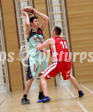 Basketball 2. Bundesliga 2015/16 Playoff Halbfinale 2.Spiel. Villach Raiders gegen St. Poelten Dragons. Simon Finzgar (Villach), Andreas Bauch (St. Poelten). Villach, 9.4.2016.
Foto: Kuess
---
pressefotos, pressefotografie, kuess, qs, qspictures, sport, bild, bilder, bilddatenbank