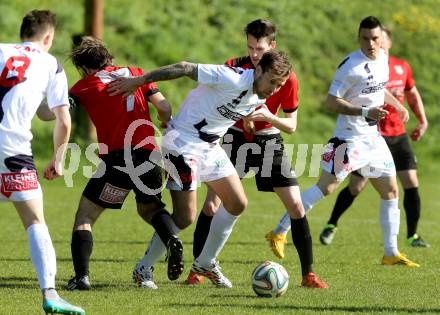 Fussball Kaerntner Liga. Maria Saal gegen SAK. Roland Krenn, Christoph Orasch, (Maria Saal),   Michael Kirisits  (SAK). Maria Saal, am 16.4.2016.
Foto: Kuess
---
pressefotos, pressefotografie, kuess, qs, qspictures, sport, bild, bilder, bilddatenbank