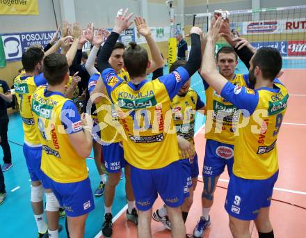 Volleyball AVL. Finale. SK Posojilnica  Aich/Dob gegen HYPO Tirol.  Jubel (Aich/Dob). Bleiburg, am 16.4.2016.
Foto: Kuess
---
pressefotos, pressefotografie, kuess, qs, qspictures, sport, bild, bilder, bilddatenbank