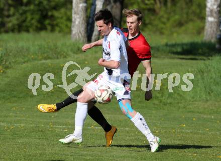 Fussball Kaerntner Liga. Maria Saal gegen SAK. Nikolai Michael Kremer, (Maria Saal), Philipp Diex  (SAK). Maria Saal, am 16.4.2016.
Foto: Kuess
---
pressefotos, pressefotografie, kuess, qs, qspictures, sport, bild, bilder, bilddatenbank