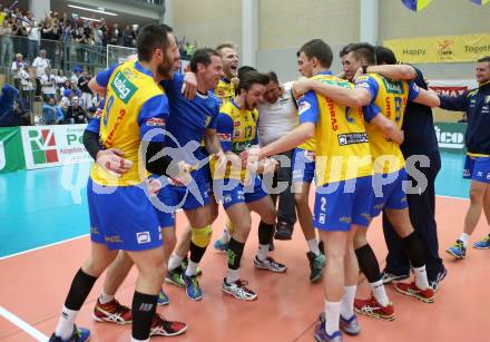 Volleyball AVL. Finale. SK Posojilnica  Aich/Dob gegen HYPO Tirol.  Jubel (Aich/Dob). Bleiburg, am 16.4.2016.
Foto: Kuess
---
pressefotos, pressefotografie, kuess, qs, qspictures, sport, bild, bilder, bilddatenbank