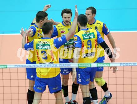 Volleyball AVL. Finale. SK Posojilnica  Aich/Dob gegen HYPO Tirol.  Jubel (Aich/Dob). Bleiburg, am 16.4.2016.
Foto: Kuess
---
pressefotos, pressefotografie, kuess, qs, qspictures, sport, bild, bilder, bilddatenbank