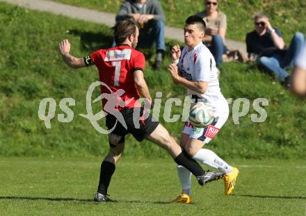 Fussball Kaerntner Liga. Maria Saal gegen SAK. Roland Krenn, (Maria Saal),  Tadej Zagar Knez (SAK). Maria Saal, am 16.4.2016.
Foto: Kuess
---
pressefotos, pressefotografie, kuess, qs, qspictures, sport, bild, bilder, bilddatenbank